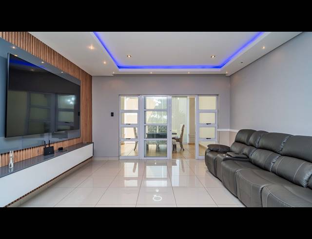 2 BEDROOM APARTMENT FOR SALE IN LA LUCIA